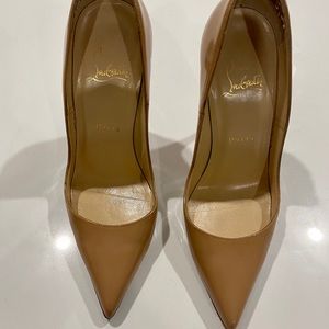 Nude Christian Louboutin So Kate pump